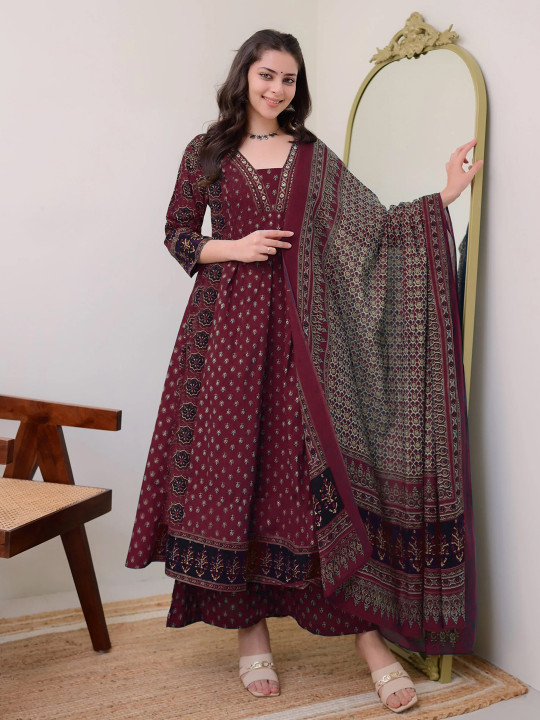 #15 Women Maroon Viscose Rayon Kurta Sets - Image 1