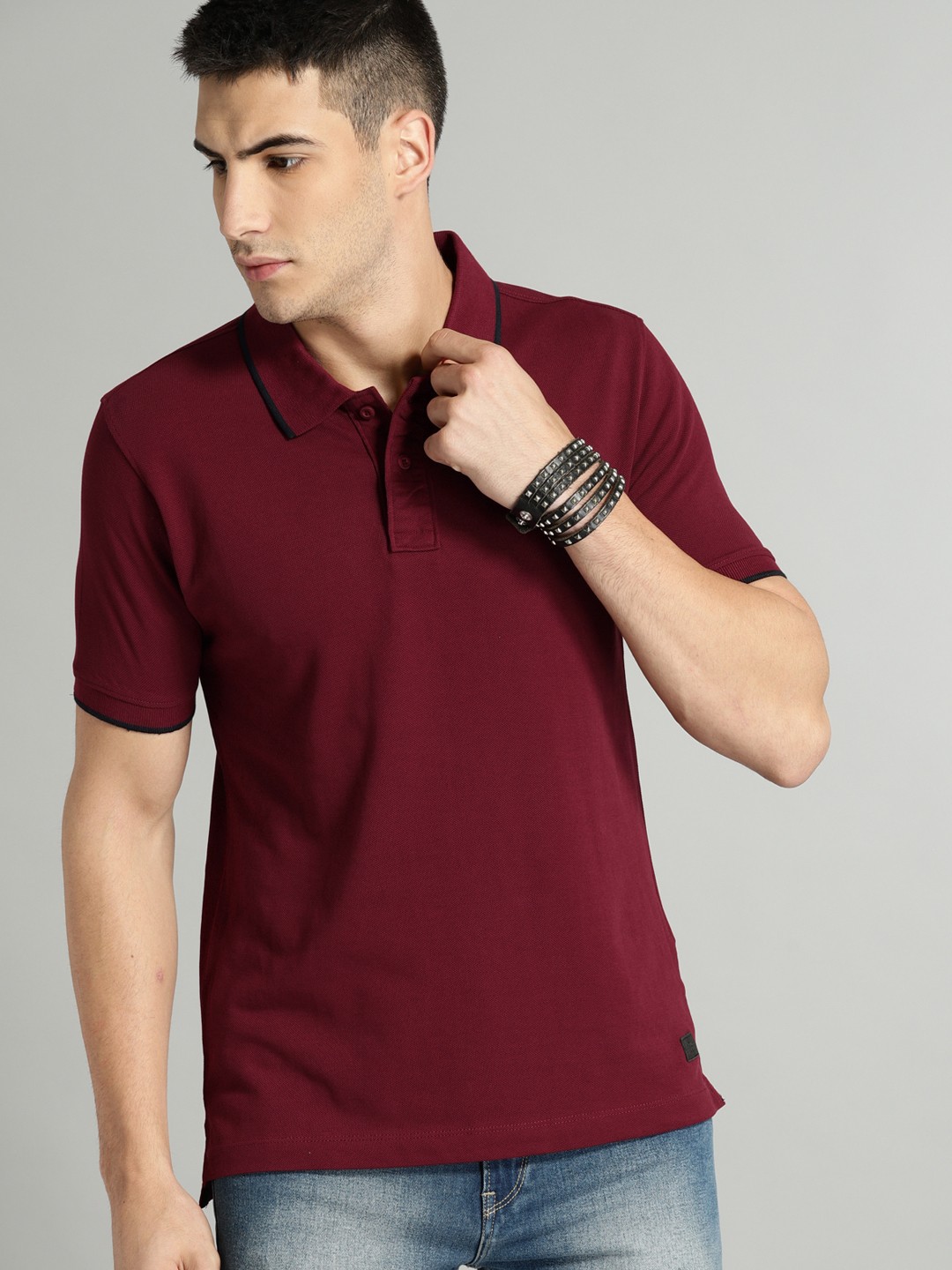 f48fa8e4-ee70-4118-8a1d-a898037036bc1527767035968-Roadster-Men-Tshirts-1311527767034405-1.jpg Men Maroon Solid Polo Collar T-shirt - Image 1