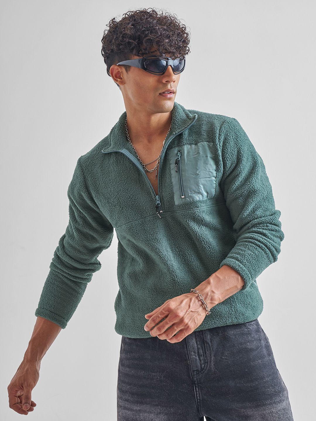 wsGVEi0C_011b7edb47a547dcbe24f41fae7c2046.jpg HIGHLANDER Green Mock Collar Pullover Sweatshirt - Image 1